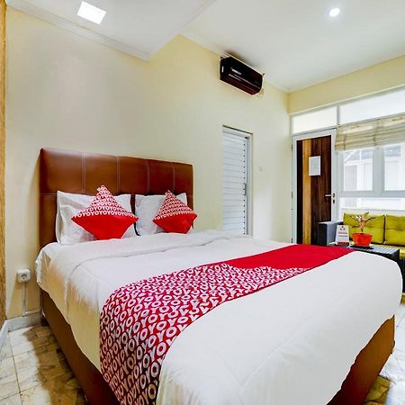 Oyo 90140 Nginep Yuuk Guest House Cirebon Ngoại thất bức ảnh