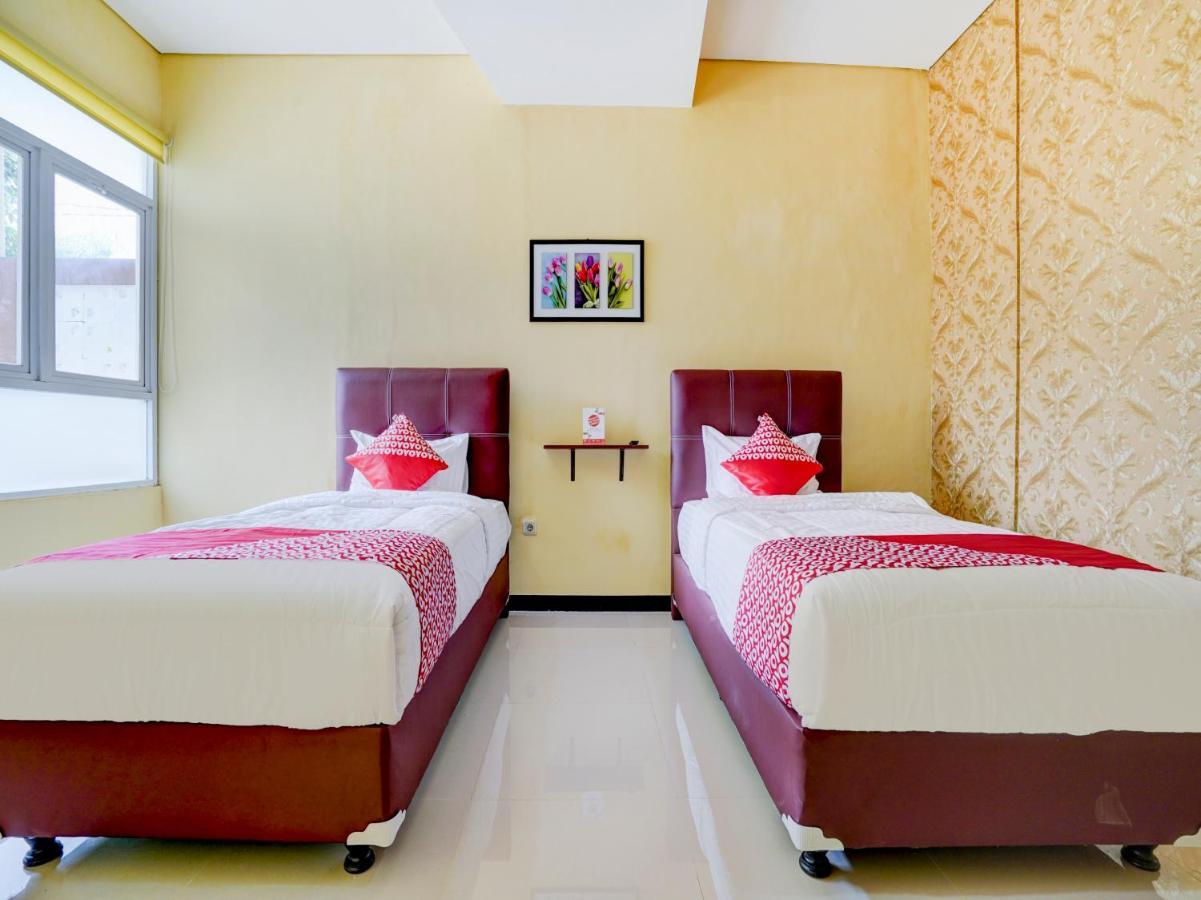 Oyo 90140 Nginep Yuuk Guest House Cirebon Ngoại thất bức ảnh
